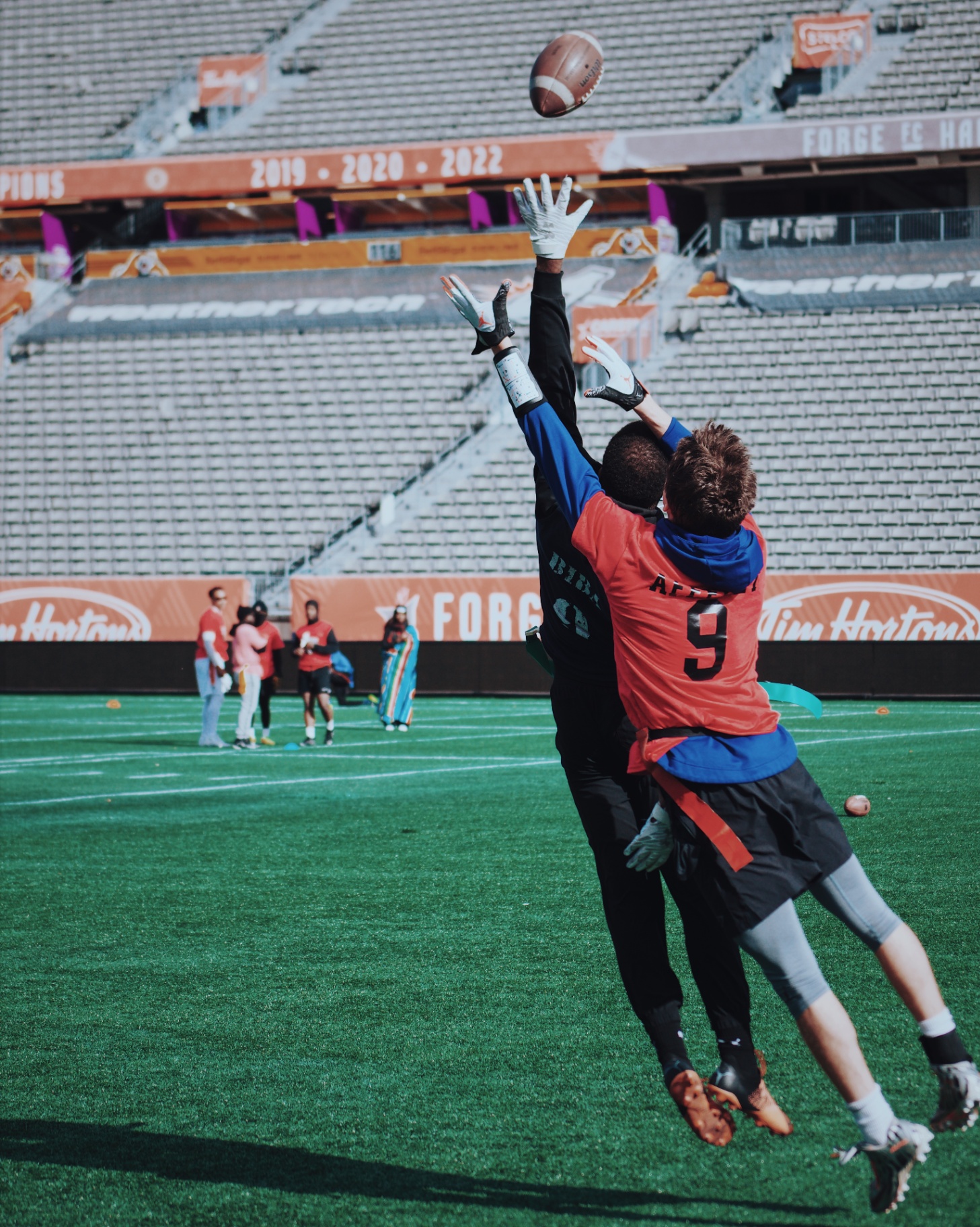 Receiver #9 skying for the ball against a defender