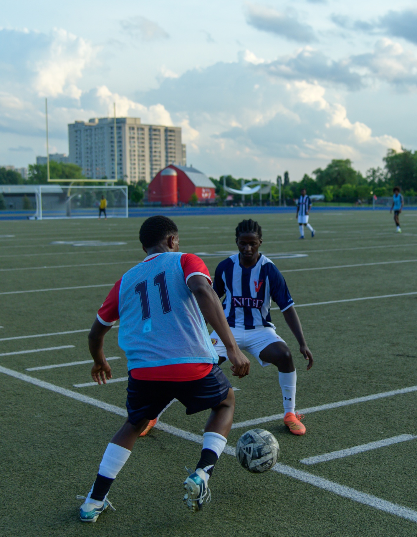 One-on-one duel on the wing