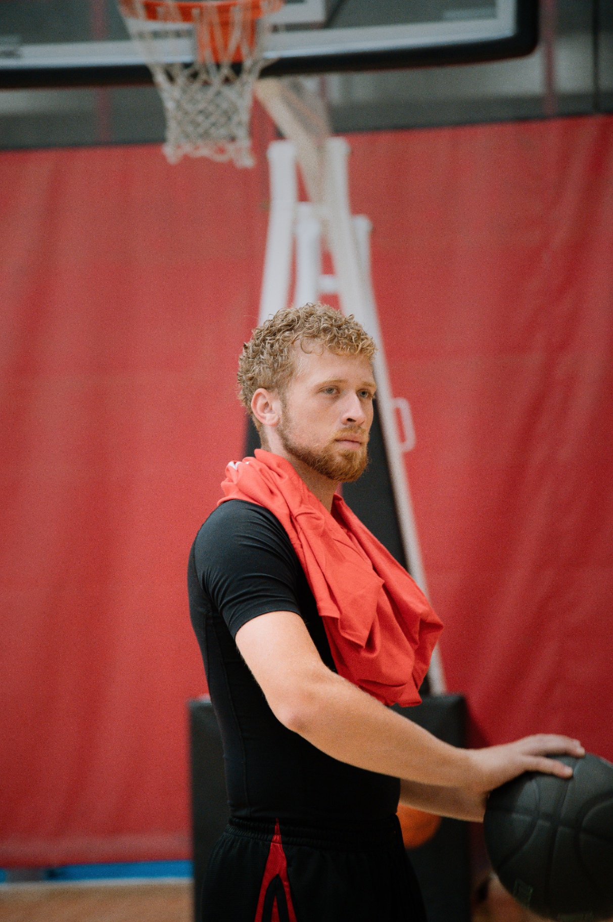 Portrait under the rim with a towel around the shoulders
